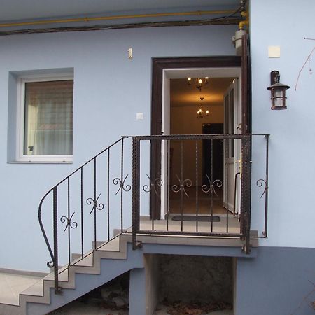 Blue House Hotel Брашов Екстериор снимка
