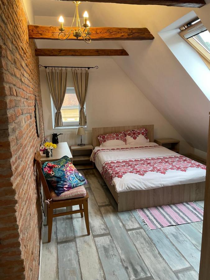 Blue House Hotel Брашов Екстериор снимка