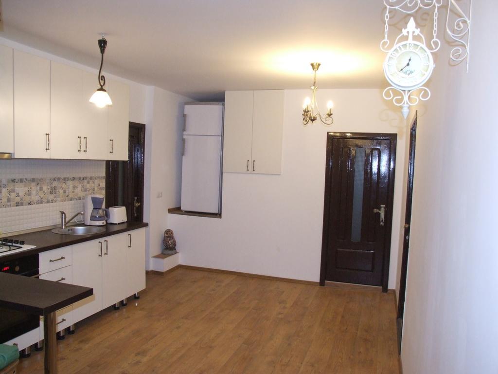 Blue House Hotel Брашов Екстериор снимка