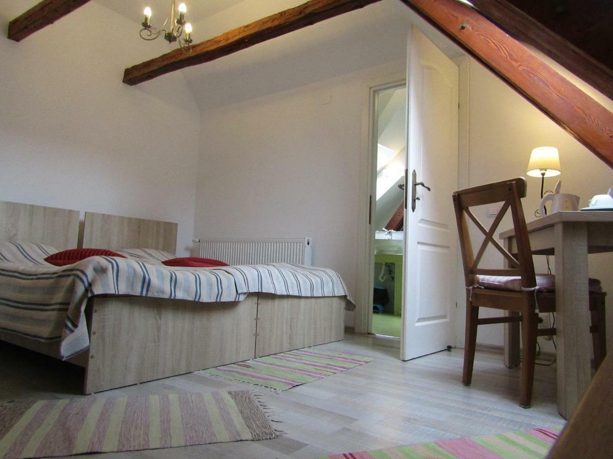 Blue House Hotel Брашов Екстериор снимка